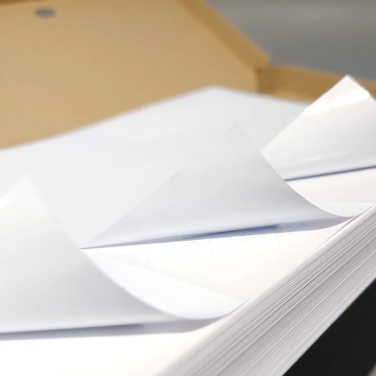 Etykiety samoprzylepne na&nbsp;arkuszu A4