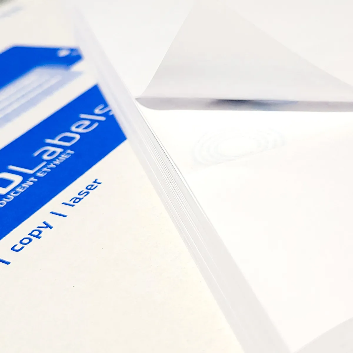 Etykiety samoprzylepne na&nbsp;arkuszu A4